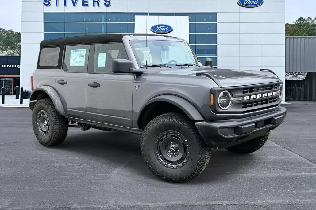 2025 Ford Bronco Base photo 1