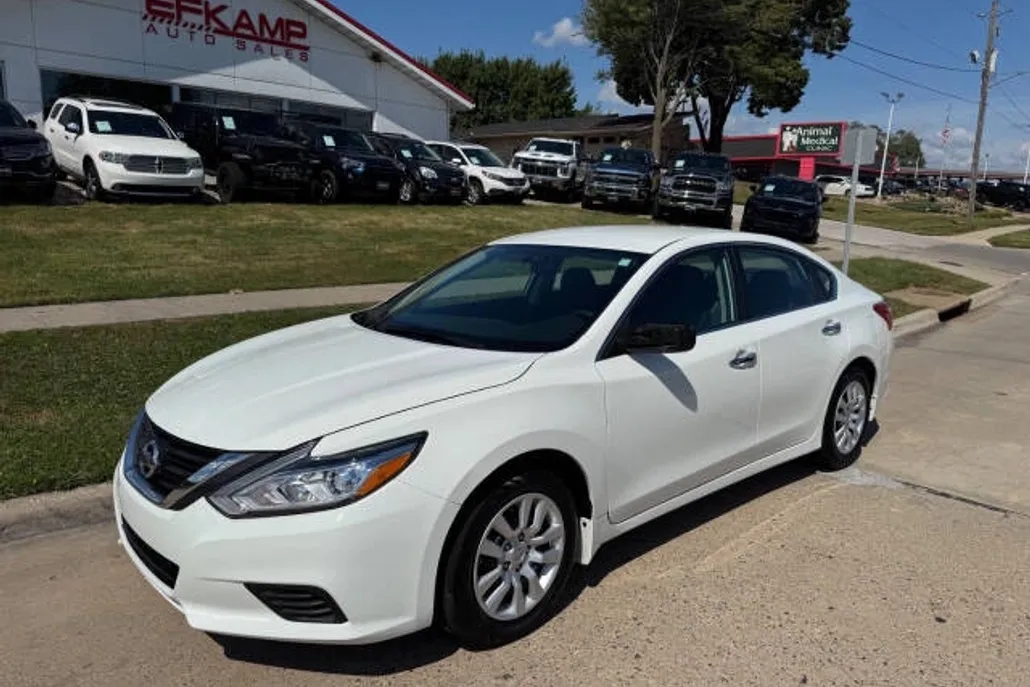 2017 Nissan Altima 2.5 S photo 1