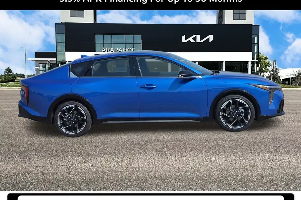2025 Kia K4 GT-Line photo 1