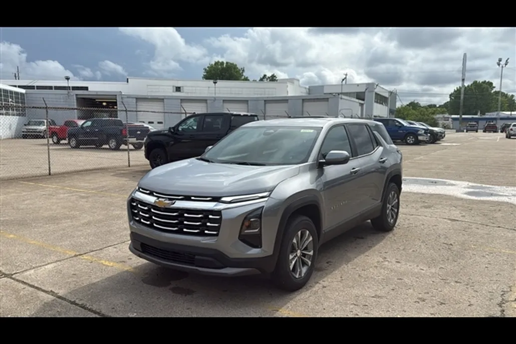2026 Chevrolet Equinox LT photo 1