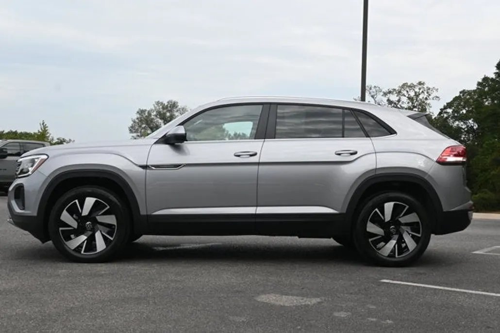 2025 Volkswagen Atlas Cross Sport SE Technology photo 1