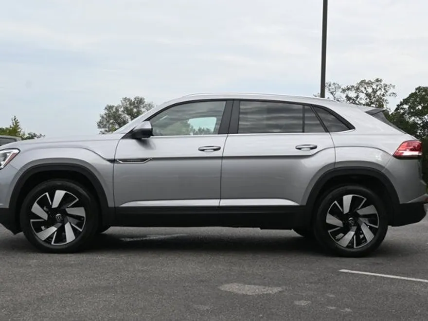 2025 Volkswagen Atlas Cross Sport SE Technology photo 1