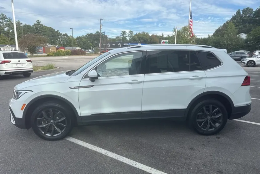2022 Volkswagen Tiguan SE photo 1