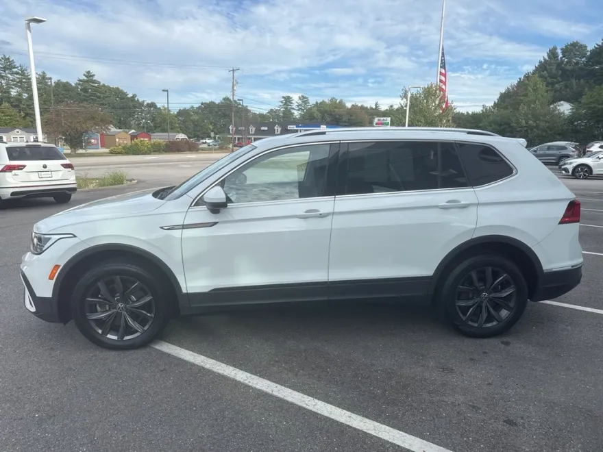 2022 Volkswagen Tiguan SE photo 1