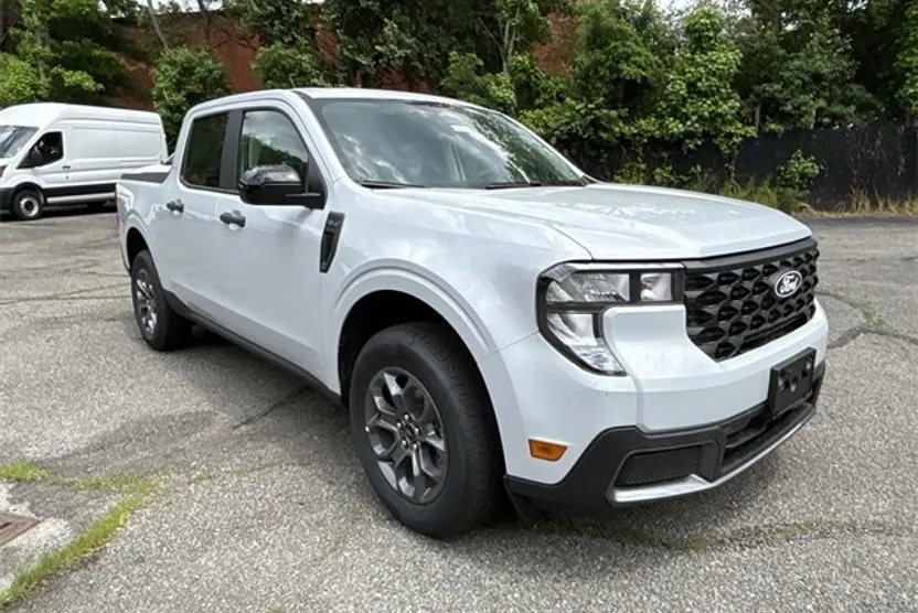 2025 Ford Maverick XLT photo 1