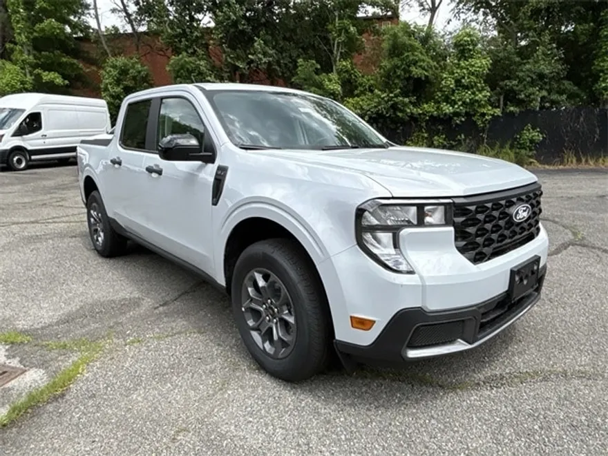 2025 Ford Maverick XLT photo 1