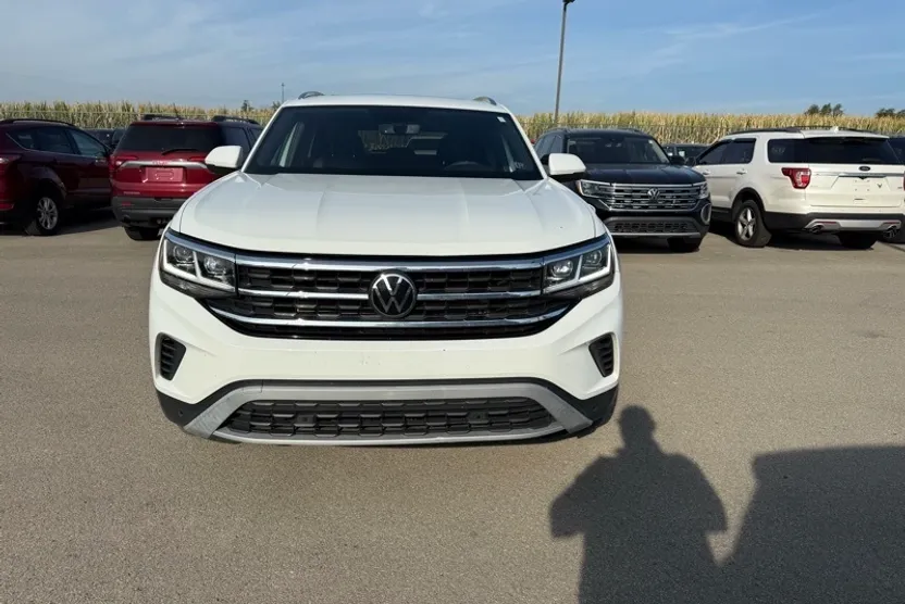 2023 Volkswagen Atlas Cross Sport V6 SE Technology photo 1