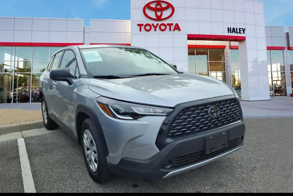 2024 Toyota Corolla Cross L photo 1