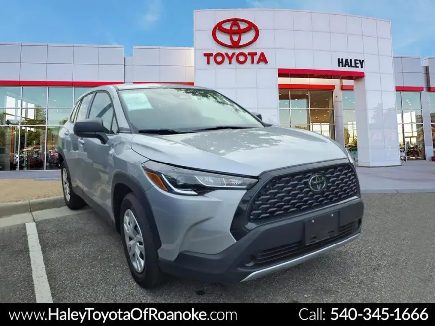 2024 Toyota Corolla Cross L photo 1