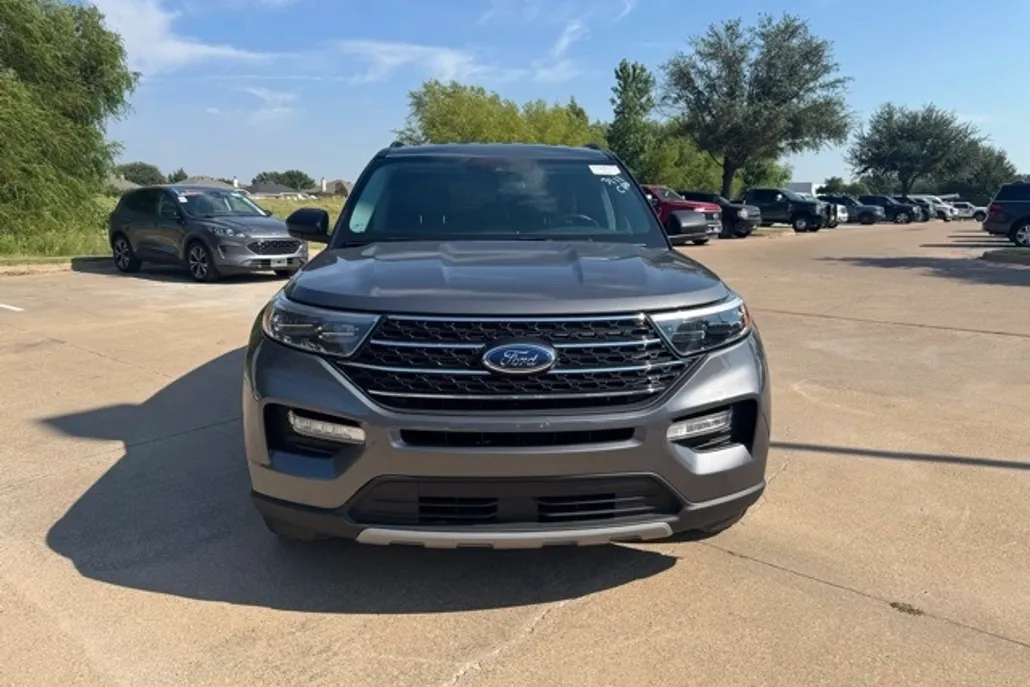 2024 Ford Explorer XLT photo 1