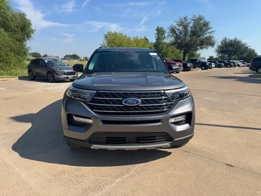 2024 Ford Explorer XLT photo 1