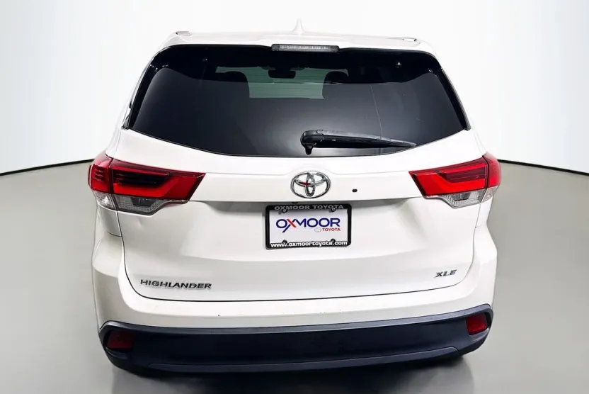 2019 Toyota Highlander XLE photo 1
