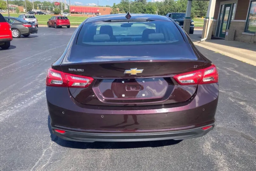 2021 Chevrolet Malibu 1LT photo 1