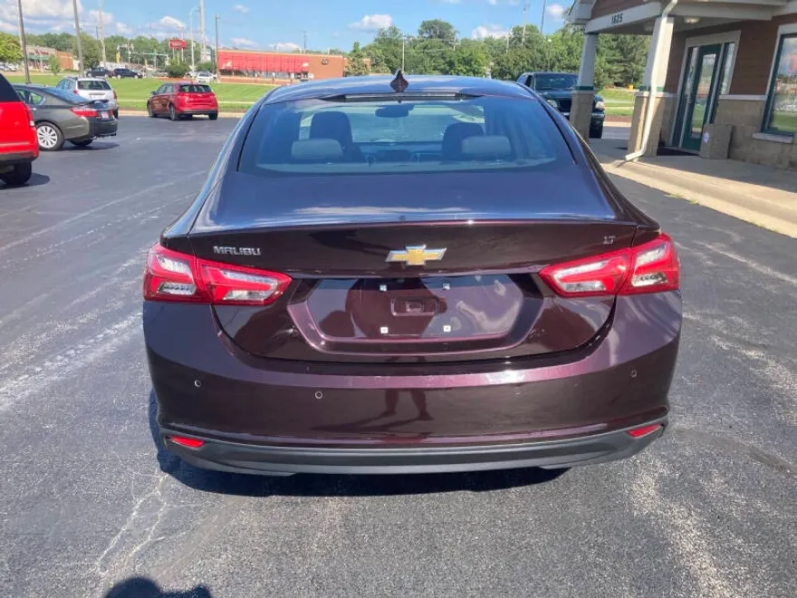 2021 Chevrolet Malibu 1LT photo 1