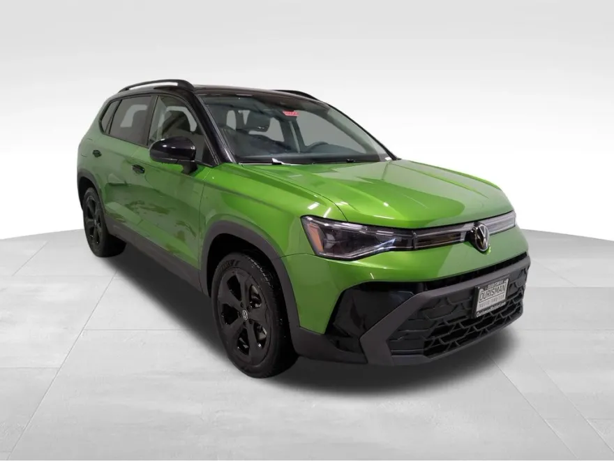 2025 Volkswagen Taos SE photo 1