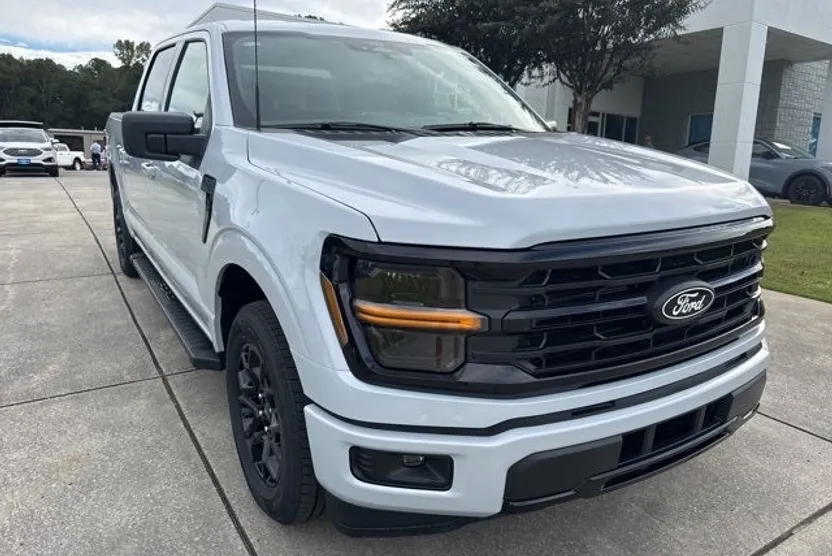 2025 Ford F-150 XLT photo 1