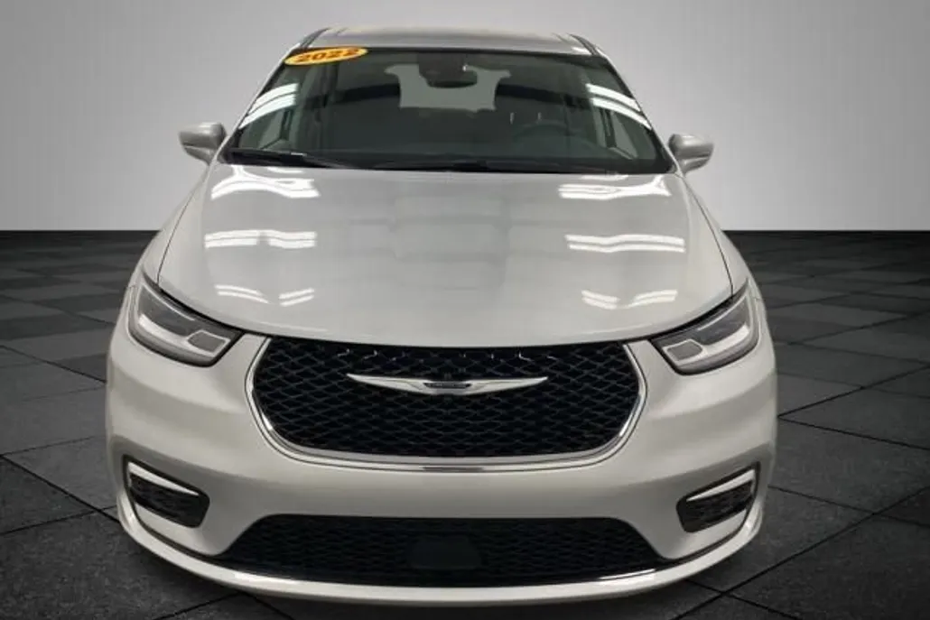 2022 Chrysler Pacifica Hybrid Touring L photo 1