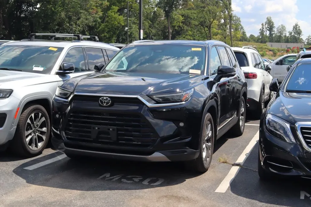 2024 Toyota Grand Highlander Limited photo 1