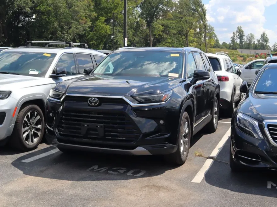 2024 Toyota Grand Highlander Limited photo 1