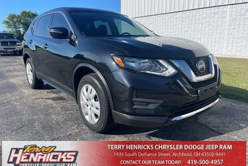 2018 Nissan Rogue SV photo 1