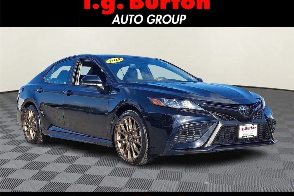 2024 Toyota Camry SE photo 1