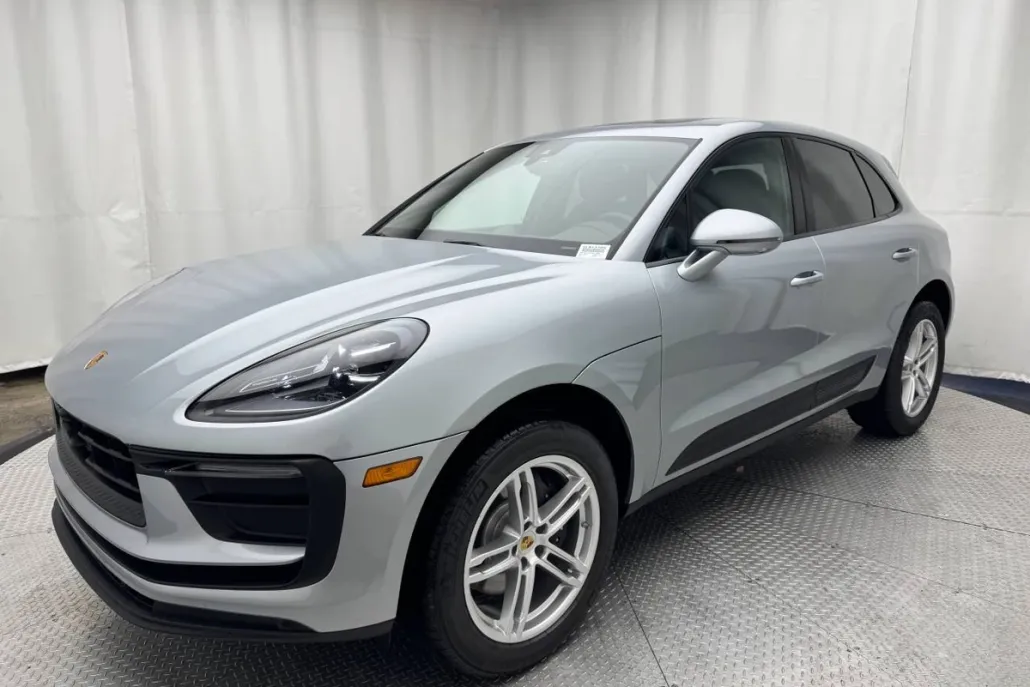 2025 Porsche Macan Base photo 1