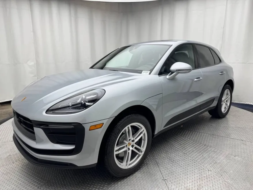 2025 Porsche Macan Base photo 1