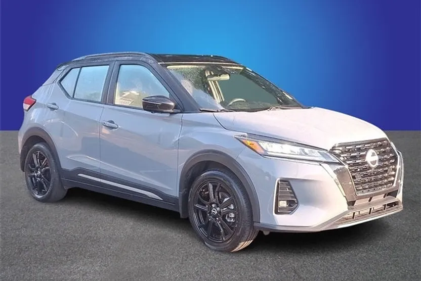 2023 Nissan Kicks SR photo 1