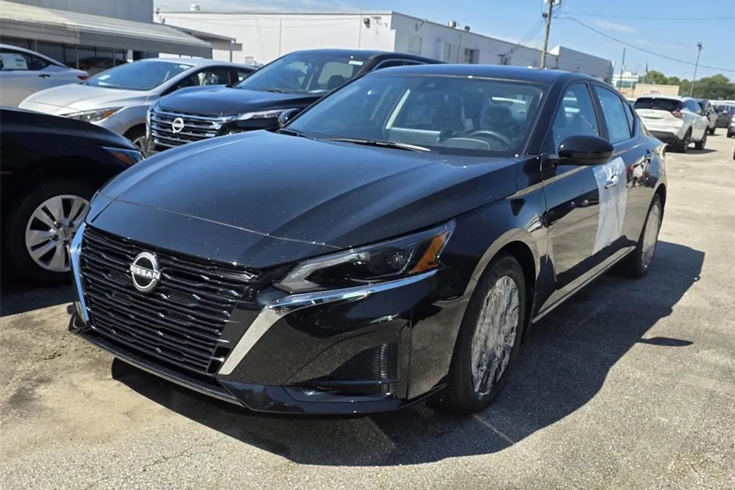 2025 Nissan Altima 2.5 SV photo 1