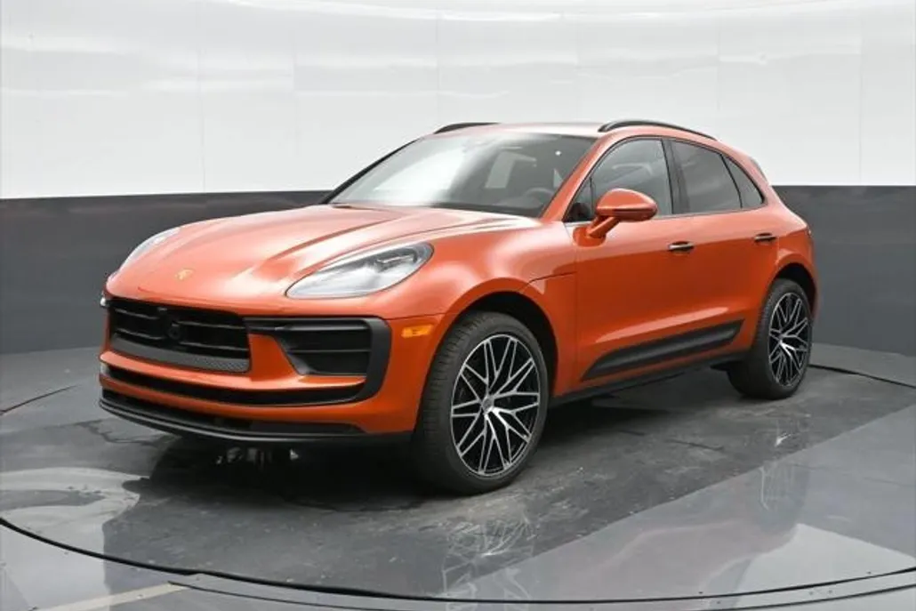 2025 Porsche Macan Base photo 1