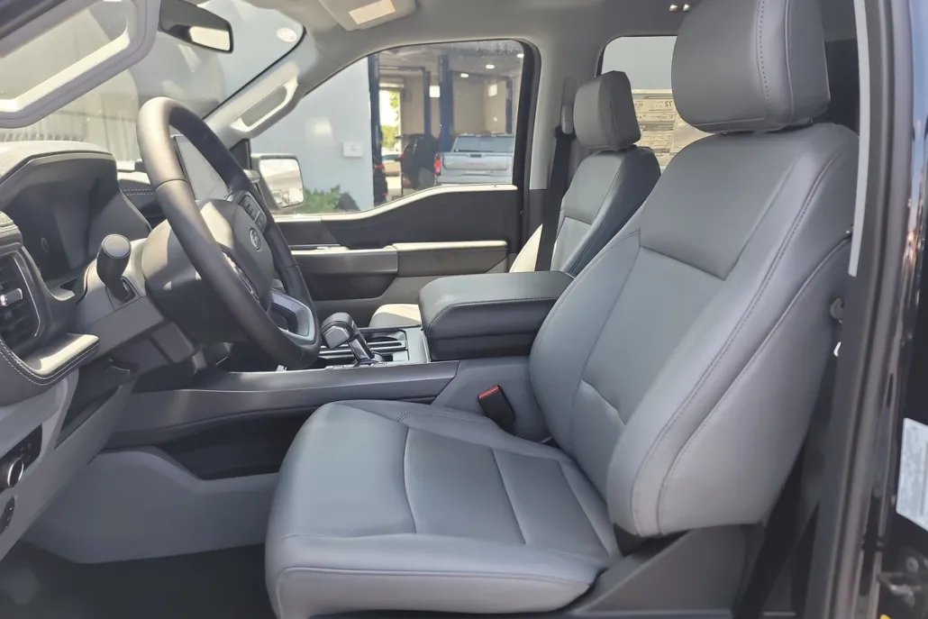 2025 Ford F-150 Lightning photo 1