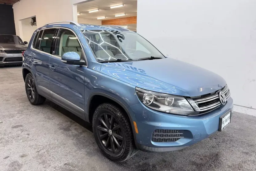 2017 Volkswagen Tiguan Wolfsburg Edition Sport photo 1