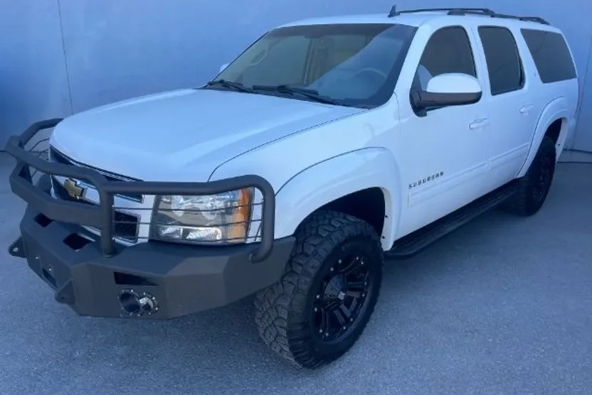 2013 Chevrolet Suburban LT photo 1