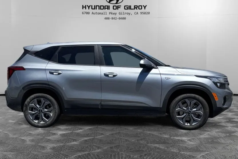 2025 Kia Seltos LX photo 1