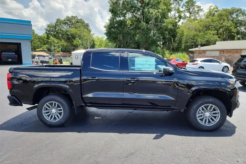 2026 Chevrolet Colorado LT photo 1