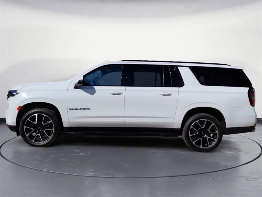2023 Chevrolet Suburban RST photo 1