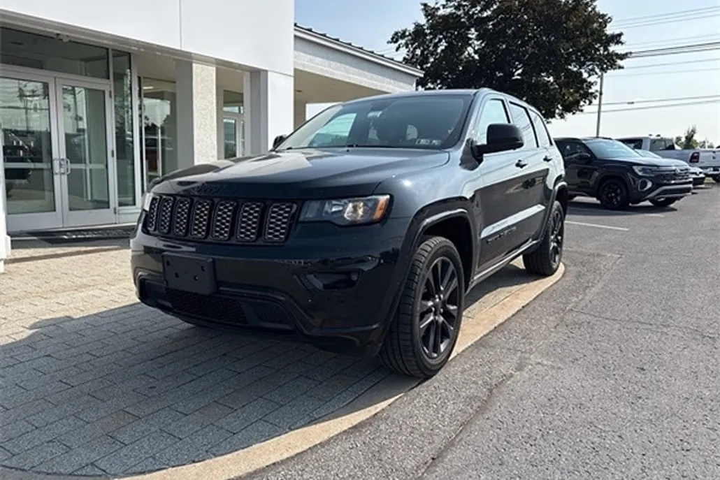 2018 Jeep Grand Cherokee Laredo Altitude photo 1