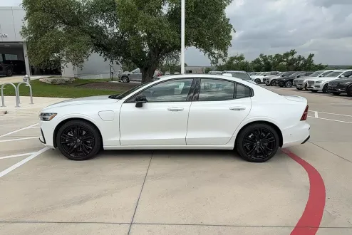 2024 Volvo S60 Recharge T8 Ultimate Black Edition photo 3