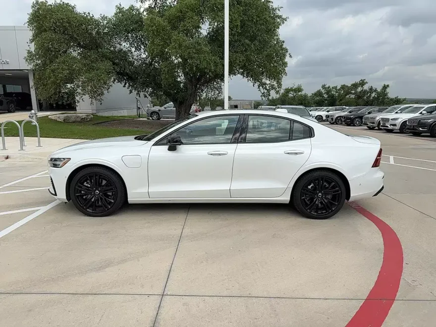 2024 Volvo S60 Recharge T8 Ultimate Black Edition photo 3