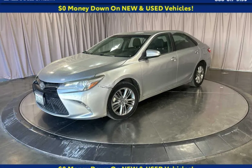 2015 Toyota Camry SE photo 1