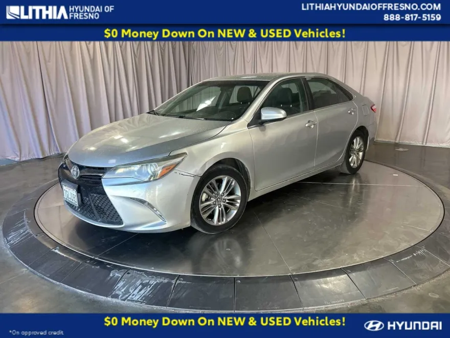 2015 Toyota Camry SE photo 1