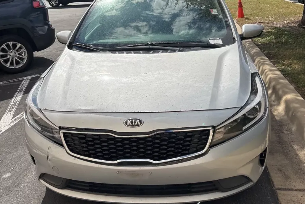 2017 Kia Forte LX Base photo 1