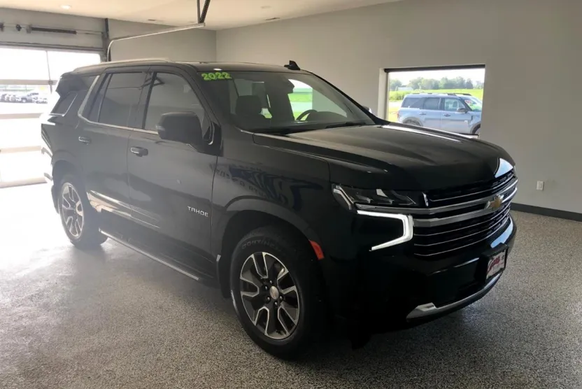 2022 Chevrolet Tahoe LT photo 1