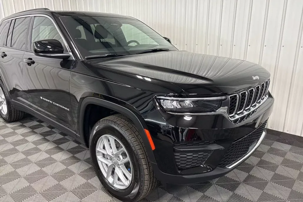 2025 Jeep Grand Cherokee Laredo X photo 1