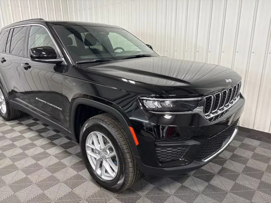 2025 Jeep Grand Cherokee Laredo X photo 1