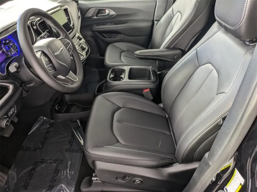 2025 Chrysler Pacifica photo 1