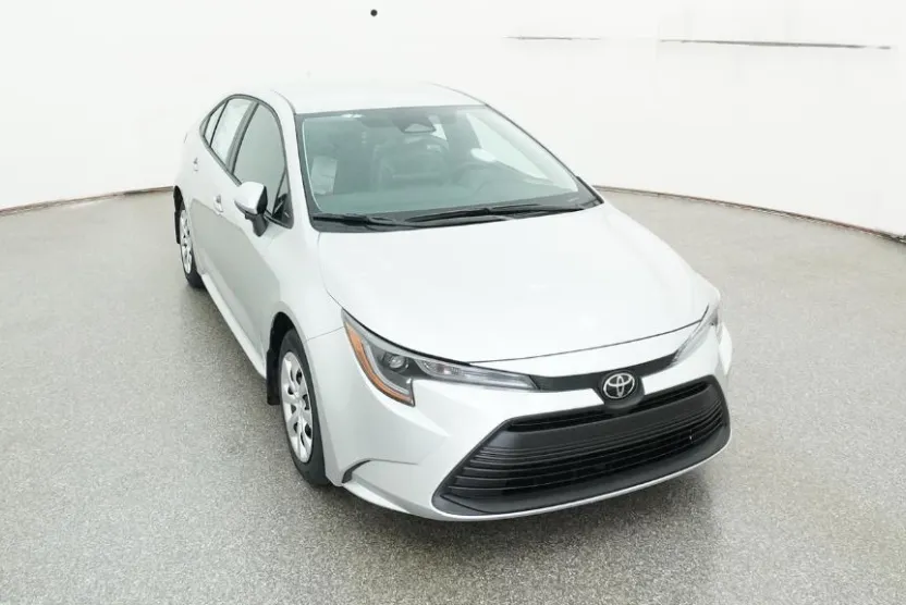 2025 Toyota Corolla LE photo 1