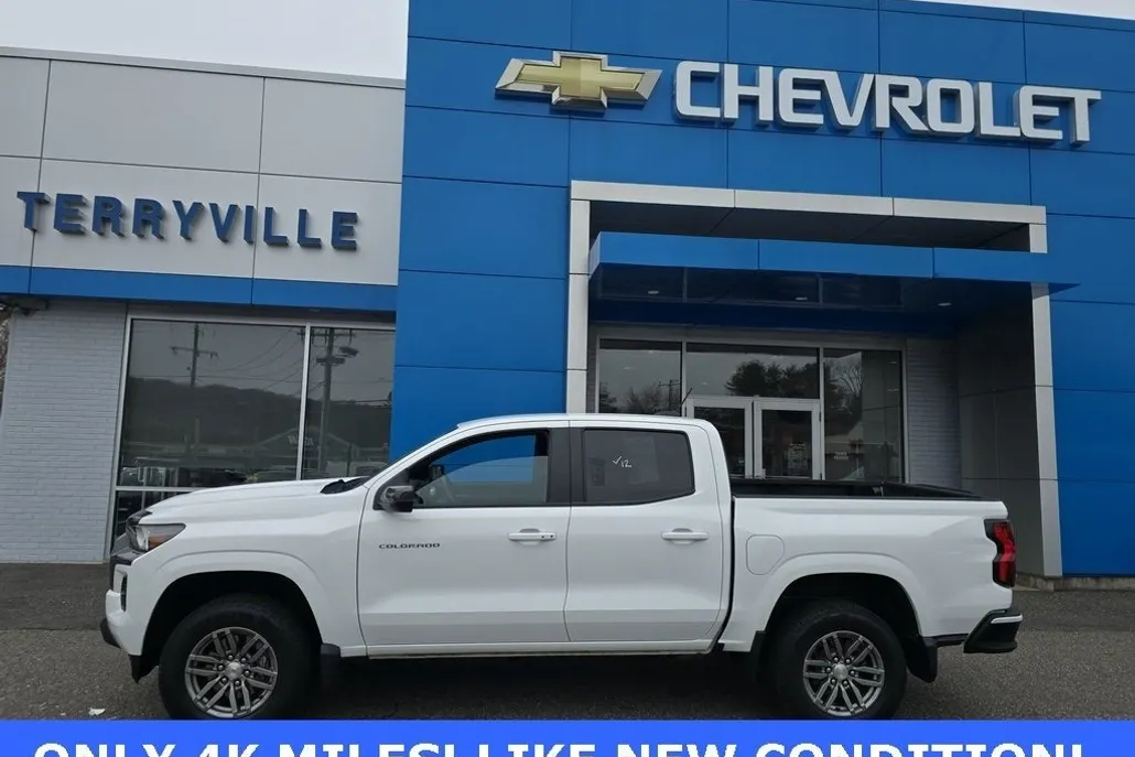 2024 Chevrolet Colorado LT photo 1