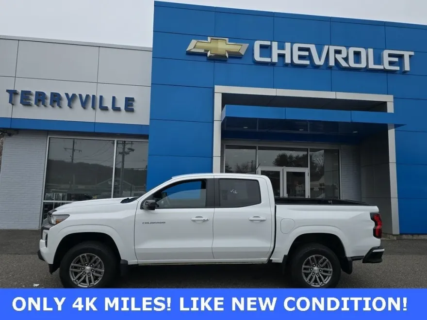 2024 Chevrolet Colorado LT photo 1