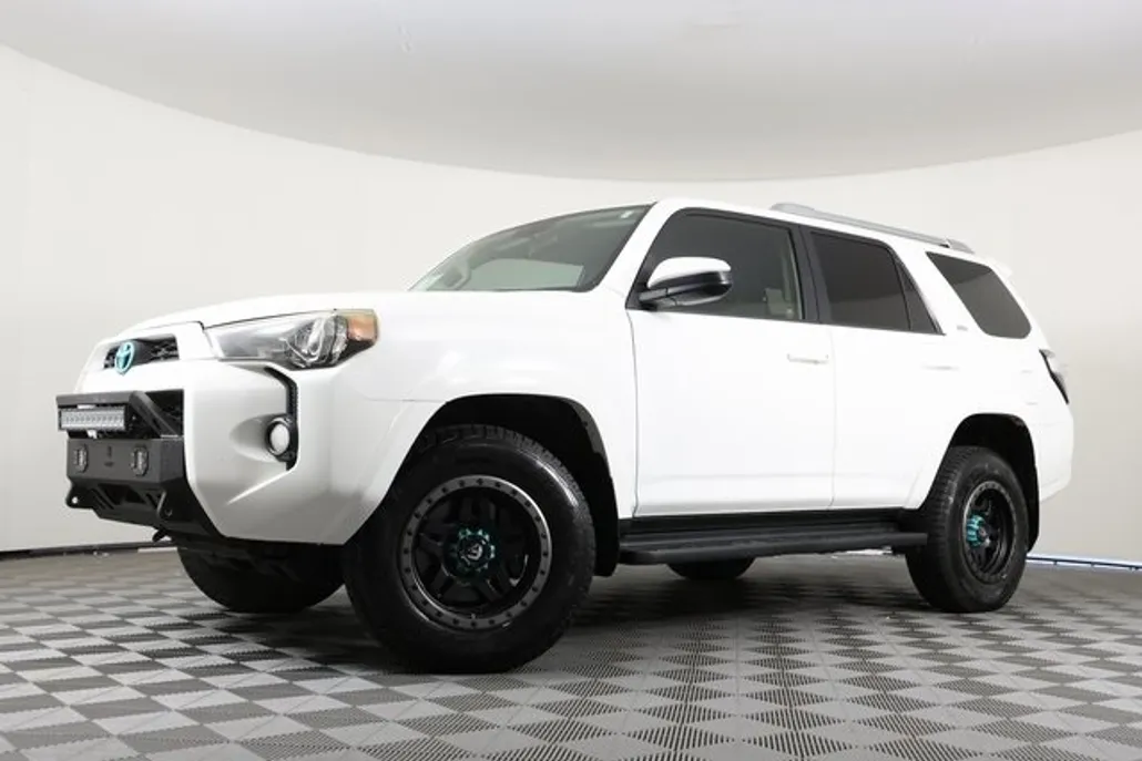 2016 Toyota 4Runner Base photo 1
